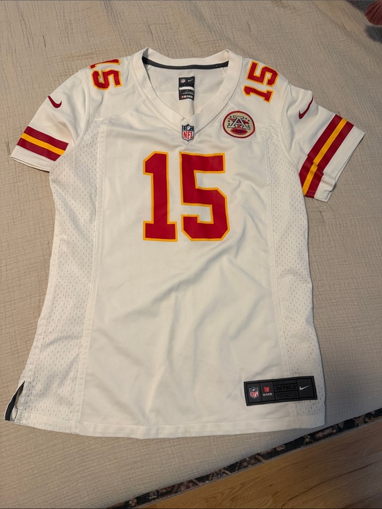 Nike Tops - Nike Mahomes womens jersey